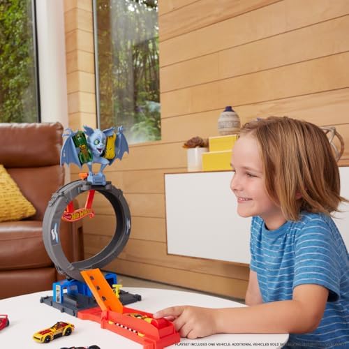 Bat Döngü Saldırı Oyun Seti  Bat Döngü Saldırı Oyun Seti ve 1:64 ölçekli oyuncak araba HTN78