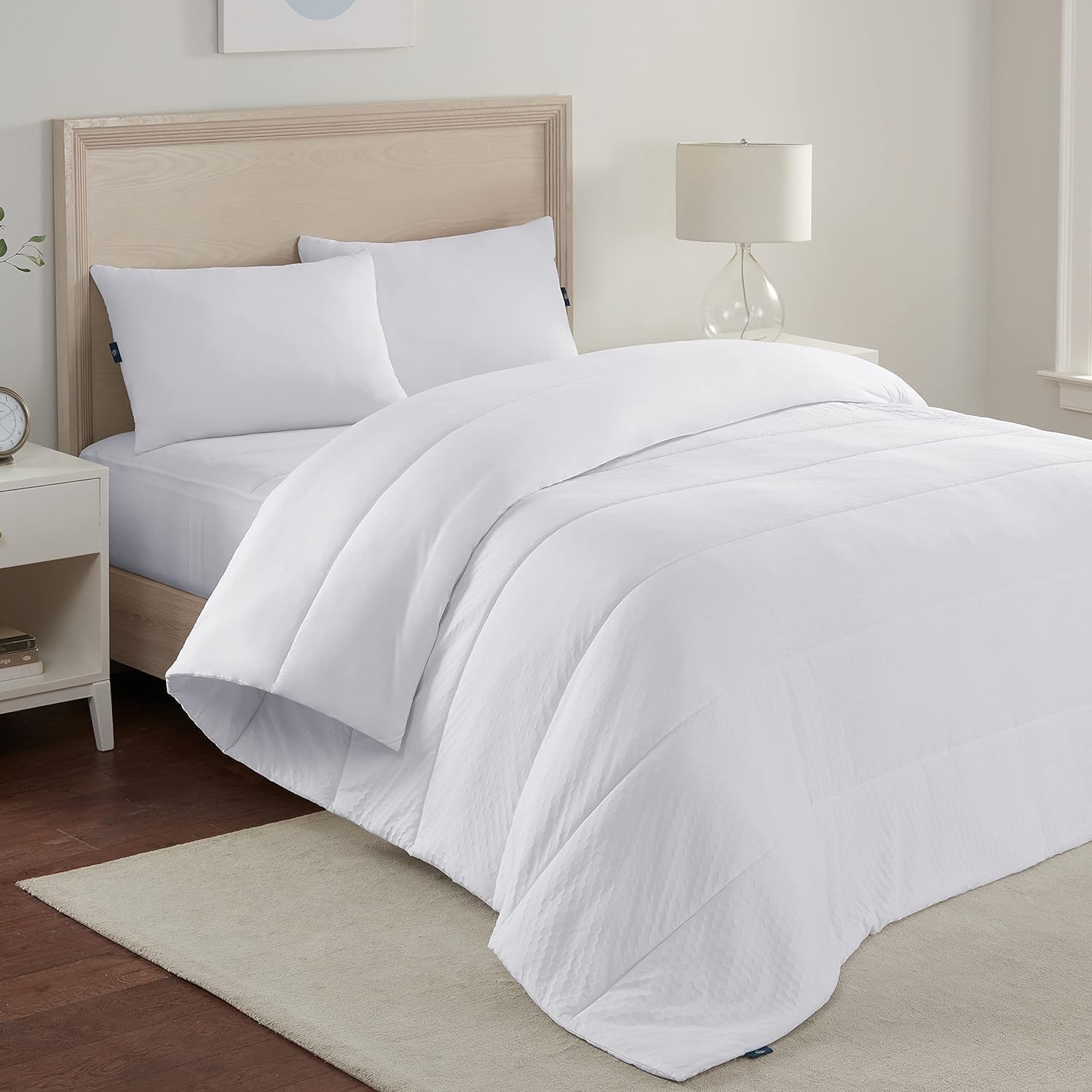 Serta Power Chill Yumuşak Soğutma Aşağı Alternatif Yorgan, Hafif /Cal Yorgan, 4 Köşe Sekmeli Yorgan Ekleme, Dört Mevsim Yatak, Beyaz - Görsel 4