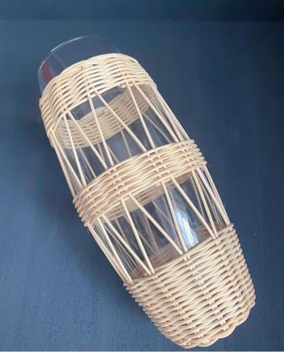 Alternative view of rattan vazo