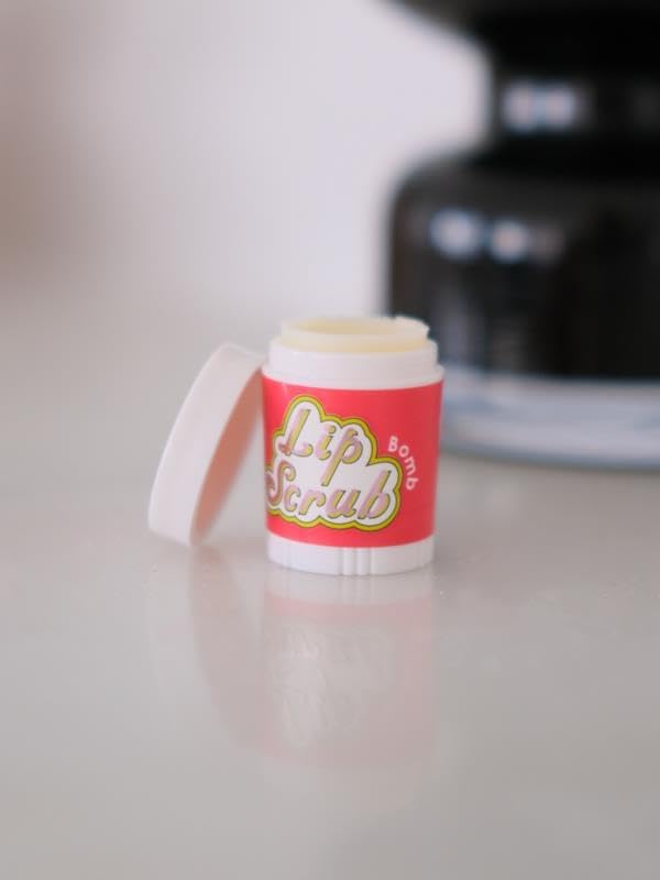Alternative view of Bomb Cosmetics Crumble Dudak Peeling 4,5g