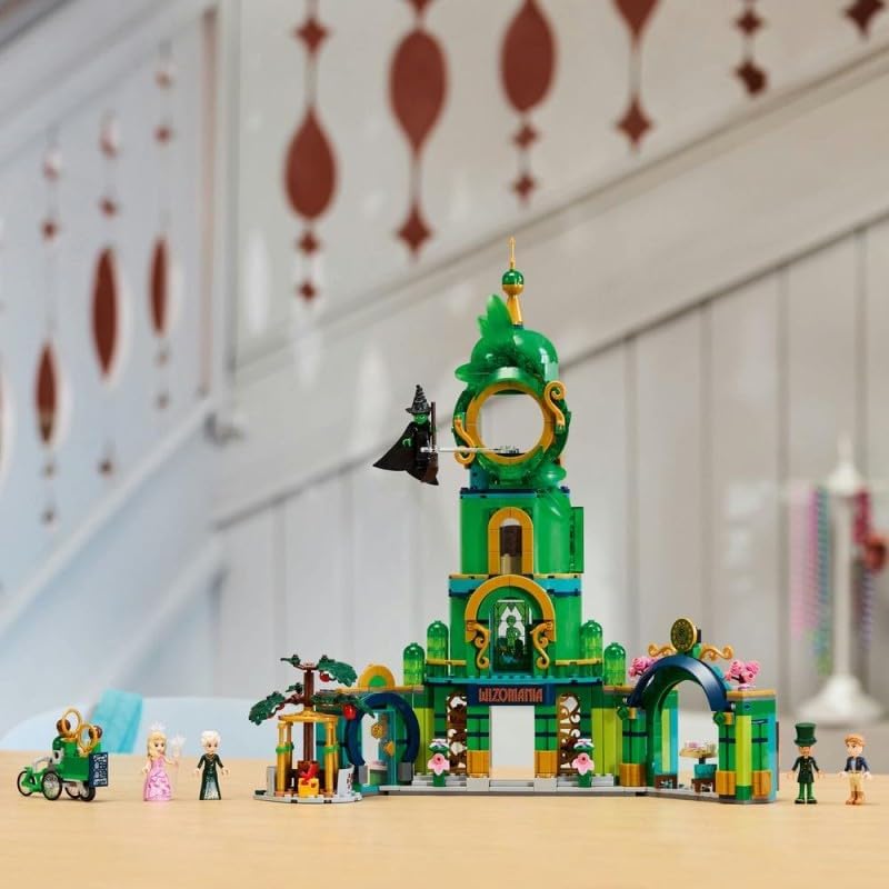 Wicked Emerald City’ye Hoş Geldiniz 75684-9 Yaş ve Üzeri Çocuklar için Kule Modeli, Glinda ve Elphaba Mini Bebekleri İçeren Yaratıcı Oyuncak Yapım Seti (945 Parça)