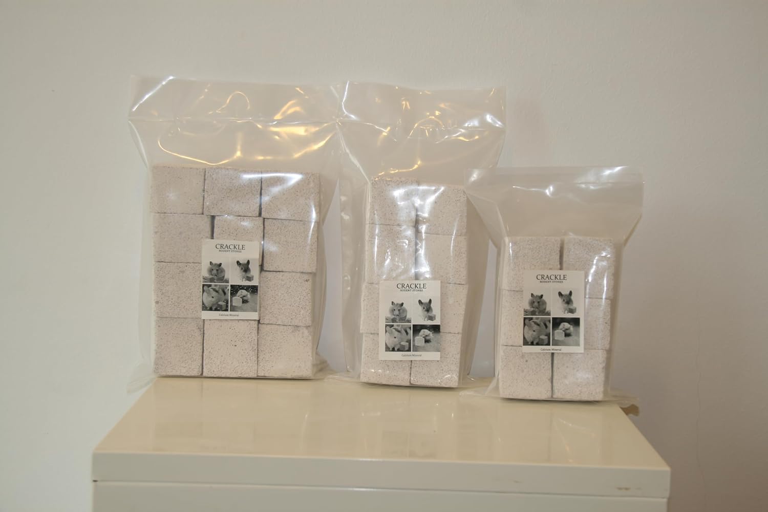 Alternative view of Goldmind Kemirgen Taşı Kemirme Taşı, Diş Törpüsü, Kalsiyum Mineralli Yalama Taşı.(12’li Paket)