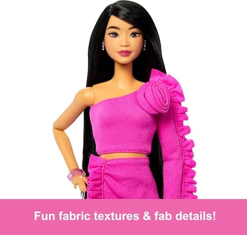 Alternative view of BARBIE STİL İKONU™ Bebek - Işıltılı Protez Bacaklı Klasik tarzındaki pembe bluz ve etek takımıyla protez bacaklı ve siyah saçlı Stil İkonu bebek (2) HYV26