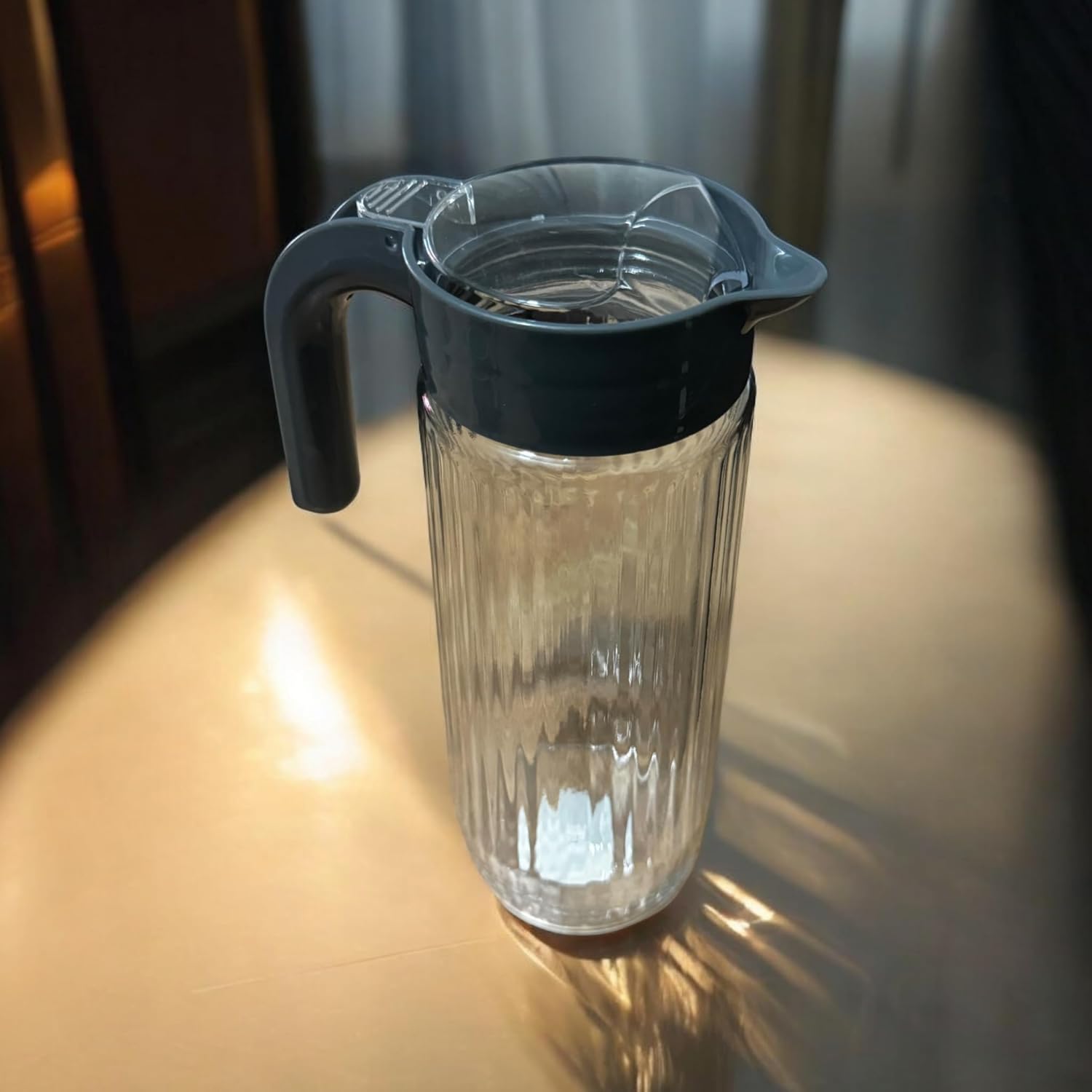 1.5 Litre Cam Sürahi - Ergonomik Plastik Kapaklı, Şık ve Dayanıklı Tasarım, Bulaşık Makinesinde Yıkanabilir