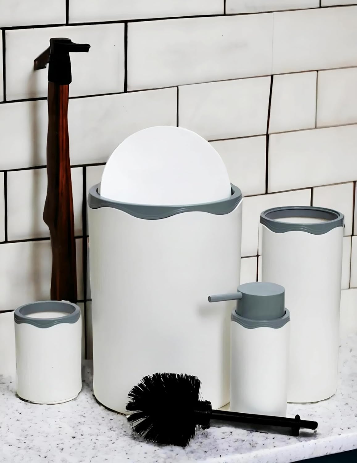 Alternative view of Akrilik 5 Parça Modern Banyo Seti, Beyaz-Mat Gümüş, Çöp Kovası/Tuvalet Fırçası/Tuvalet Fırça Kabı/Sıvı Sabunluk/Diş Fırçalık