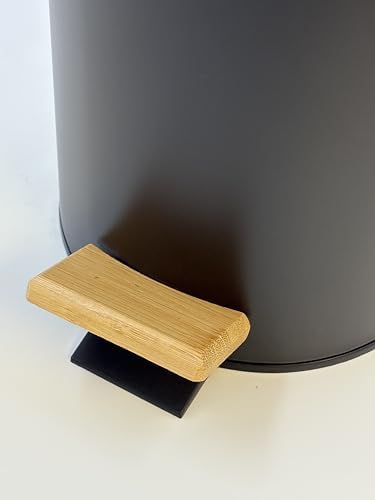 Bambu Kapaklı Metal Çöp Kovası – Hidrolik Sistemli Yavaş Kapanma Özellikli, Pedallı, Banyo ve Mutfak İçin Şık ve Fonksiyonel Tasarım (Siyah, 3 Litre)