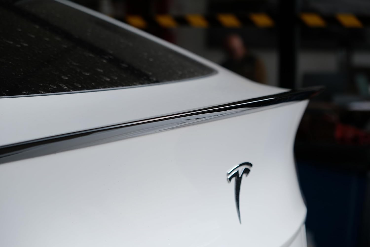 Model Y ile Uyumlu Arka Bagaj Üstü Spoiler Parlak Siyah (Piano)