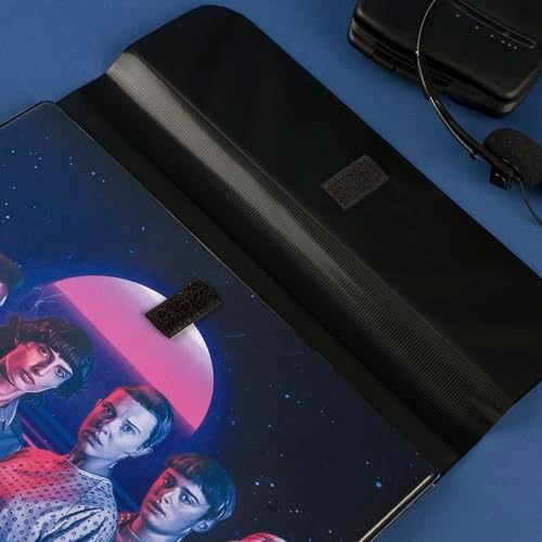Alternative view of Trapper Keeper Binder, Things, 1 İnç Bağlayıcı 2 Klasör ve Ekstra Cep içerir, Neon (261138G-25)