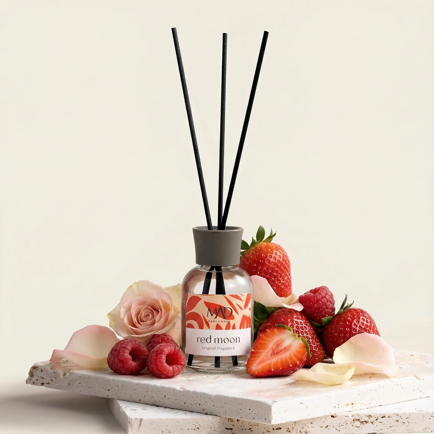 Alternative view of Mad Red Ortam Kokusu – Nar, Ahududu ve Karamel ile Meyvemsi, Çiçeksi ve Çarpıcı-Bambu Çubuklu 50 Ml