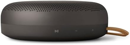 Bang & Olufsen Beosound A1 3. Nesil Geniş Açılı Ses, Yüksek Bas, IP67 Su Geçirmez, 24 Saat Pil Ömrü, Dahili Mikrofonlu Taşınabilir Bluetooth Hoparlör – Granit