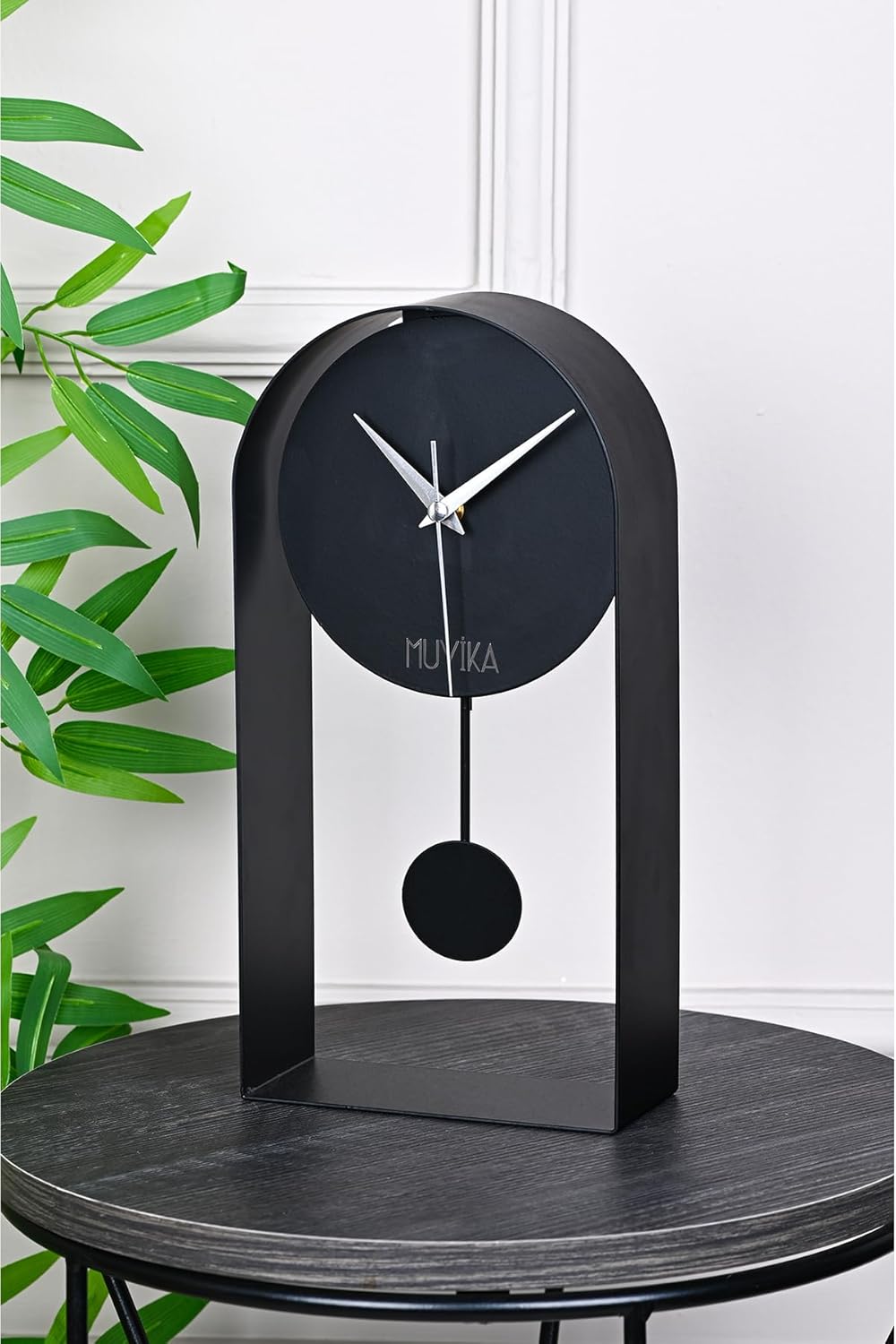 Muyika Masa Saati Sarkaçlı Metal Siyah Renk Sessiz Mekanizma Dekoratif Modern Tasarım 32X16Cm Mms Myk3000-1