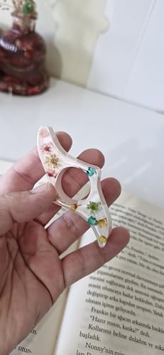 Alternative view of El Yapımı Reçine Doğal Çiçek Süslemeli Başparmak Okuma Yüzüğü, kitap tutucu, bookmark