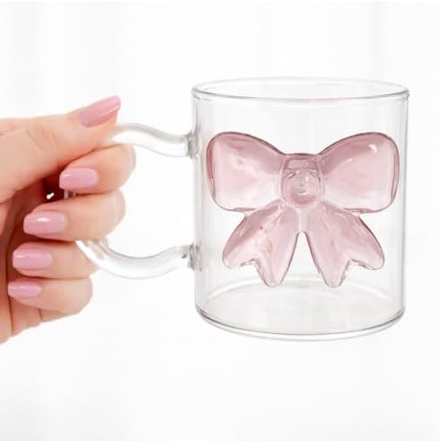 Pembe Fiyonklu Cam Bardak, Borosilikat Cam, 350 ml Kapasiteli, Ergonomik Kulplu, Dekoratif Tasarım, 8.5 x 7.5 cm