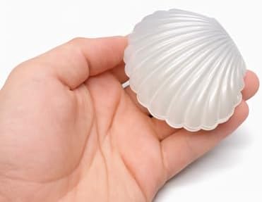 Deniz Kabuğu Şeklinde Dekoratif Mum - İnci Detaylı Estetik Ev Aksesuarı