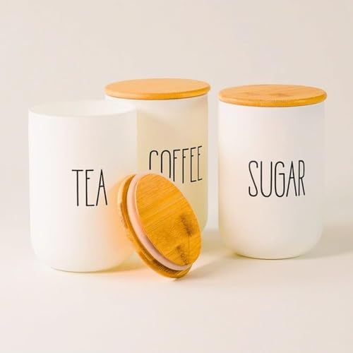 AmberHaus 3'lü Bambu Kapaklı Seramik Kavanoz Seti - Vakumlu Çay Şeker Kahve Saklama Kabı - Coffee Sugar Tea Yazılı Beyaz Baharatlık (700 ml)