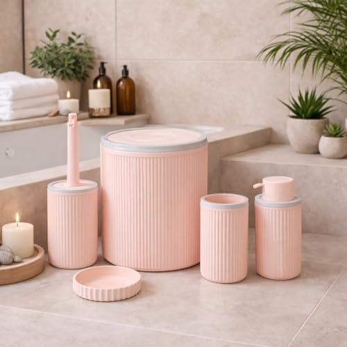 Alternative view of 5’li Açık Pembe Rengi Banyo Seti – Çöp Kovası, Sıvı Sabunluk, Diş Fırçalık, Sabunluk ve WC Fırçası – Modern Çizgili Şık Tasarım