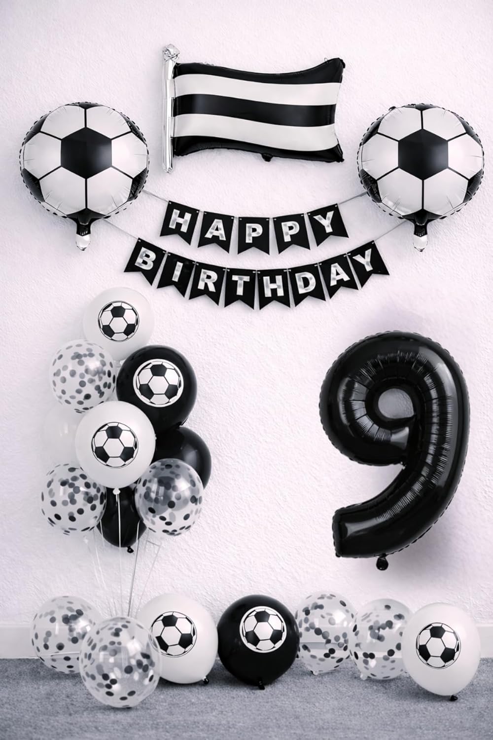 Alternative view of Siyah Beyaz 9 Yaş Futbol Temalı Doğum Günü Balon Seti