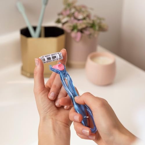 Alternative view of BIC Soleil Click Sensitive 1 Gövde & 2 Başlık Kadın Tıraş Bıçağı (3 Bıçak), Oynar Başlıklı, Aloe ile Zenginleştirilmiş Kayganlaştırıcı Jel Şerit