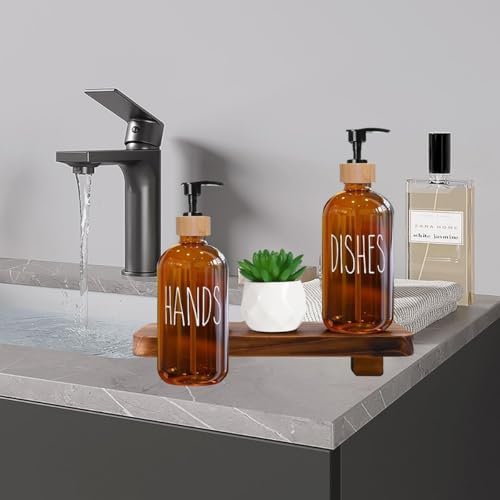 Alternative view of Cam Dispenser Seti – 2’li Amber Şişe (Hands & Dishes Etiketli), Bambu Kapaklı, Sıvı Sabun & Deterjan Pompası