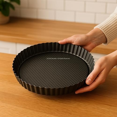 28 cm Yuvarlak Meyve Turtası Kalıbı – Siyah Metalik Yapışmaz Kaplamalı Turta ve Kiş Kalıbı – Eşit Isı Dağılımlı – Kolay Temizlenebilir – Fırın Güvenli - Görsel 3