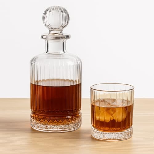 1.5 Litre Çizgili Desenli Cam Sürahi Karaf – Kapaklı, 25 cm, Şık ve Dayanıklı, Su ve Meyve Suyu Şişesi
