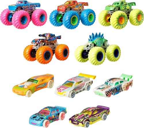 Trucks Karanlıkta Parlayan Araçlar Paketi Trucks Karanlıkta Parlayan Araçlar Paketi 5 adet Trucks aracı ve 5 adet araba içeren çoklu paket HCB57