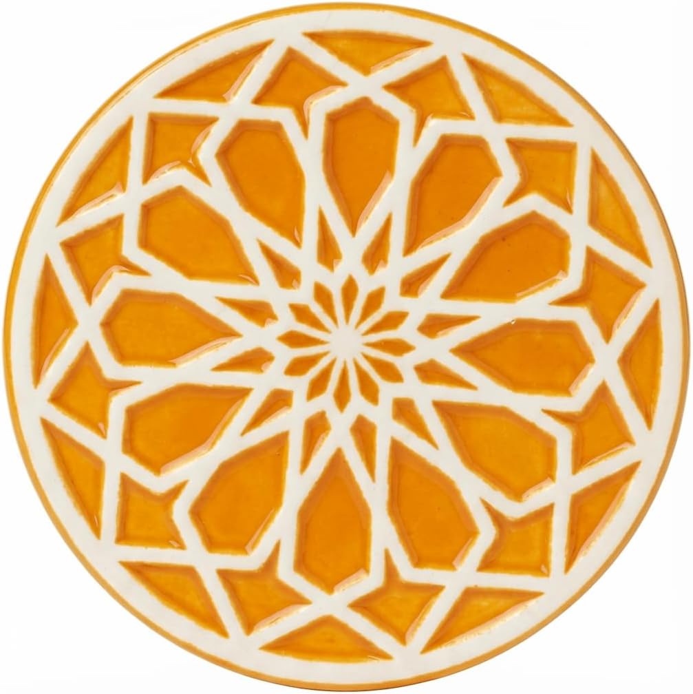 Saul El Yapımı Premium Seramik Bardak Altlığı | Özel Kabartmalı Selçuklu Motifi | Otantik Bal Köpüğü (Hardal) Rengi | Dekoratif & Isıya Dayanıklı Sunum Altlığı
