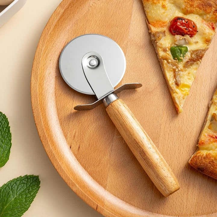 Alternative view of Paslanmaz Çelik Ahşap Saplı Pizza Dilimleyici, Yuvarlak Pizza Kesici Bıçak, Hamur ve Waffle Kesici, Ergonomik Tasarım