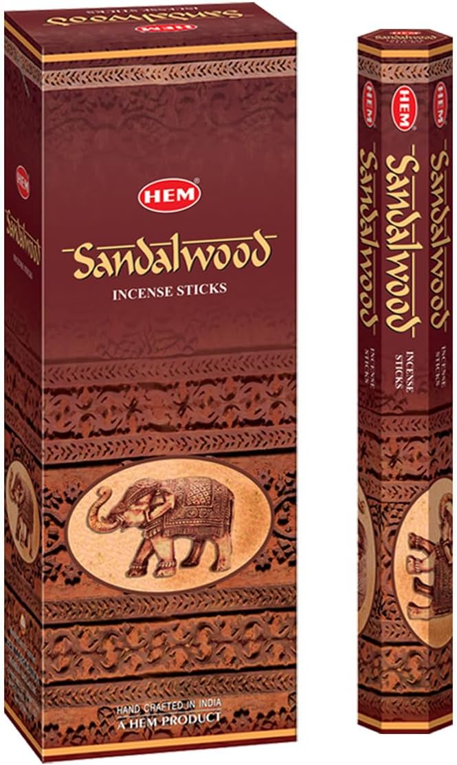 Alternative view of HEM Tütsü Sandal Ağacı, altı pakette 120 çubuk. Marka, Hindistan'da elle sarılmış. Tütsü tarafından