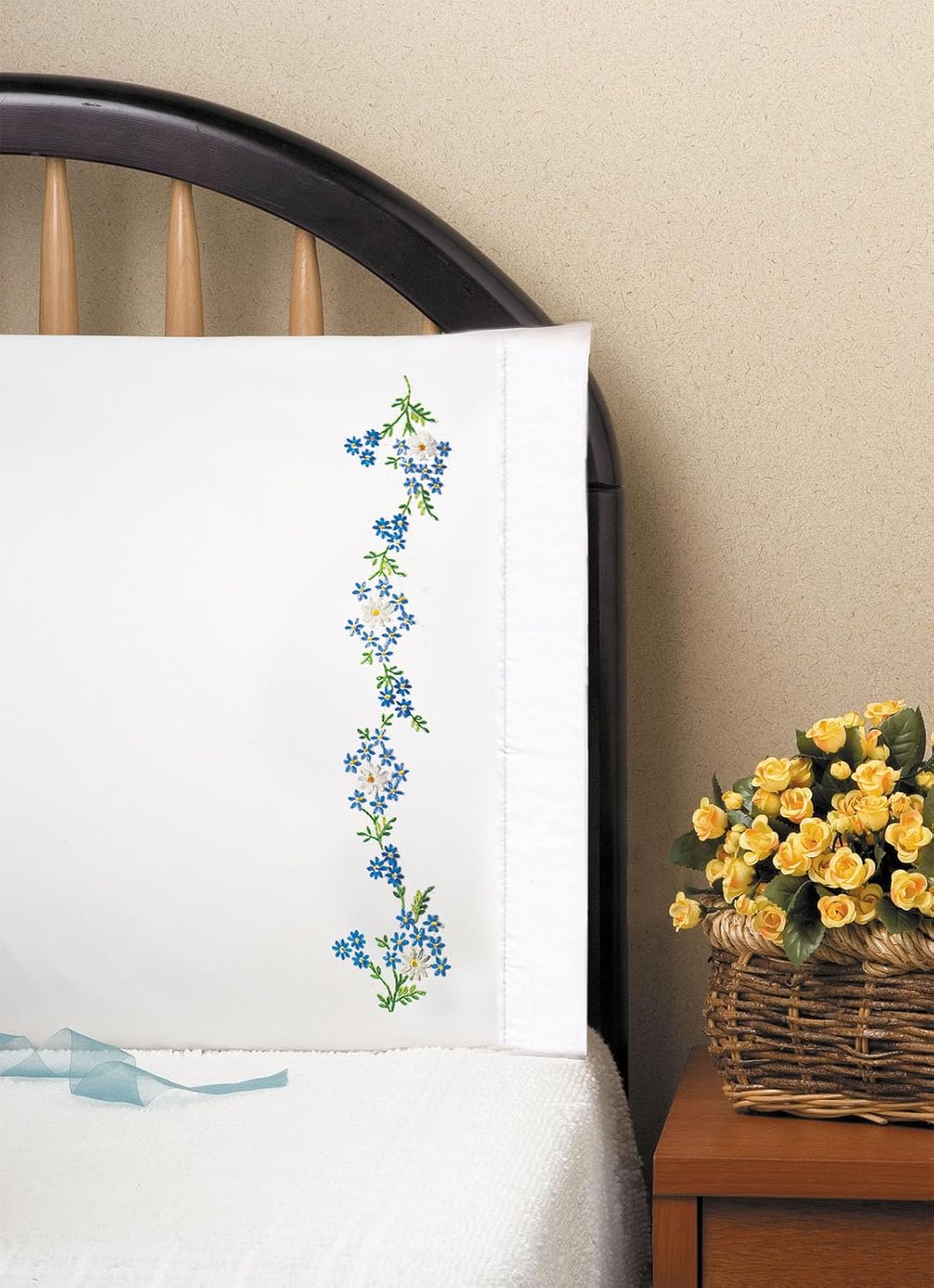 Alternative view of Design Works Crafts t230040 blau Daisies, 50,8 x 76,2 cm Prägung Kopfkissen für Stickerei