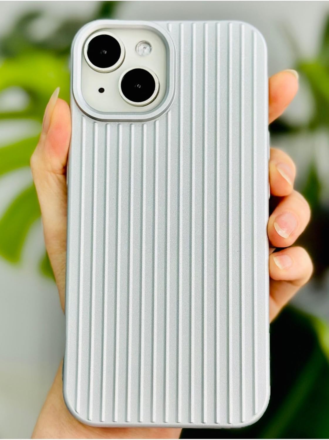 Iphone 13-14 ve 15 ile Uyumlu 3d Serrated Kabartma Parlak Silikon Kılıf - Görsel 2