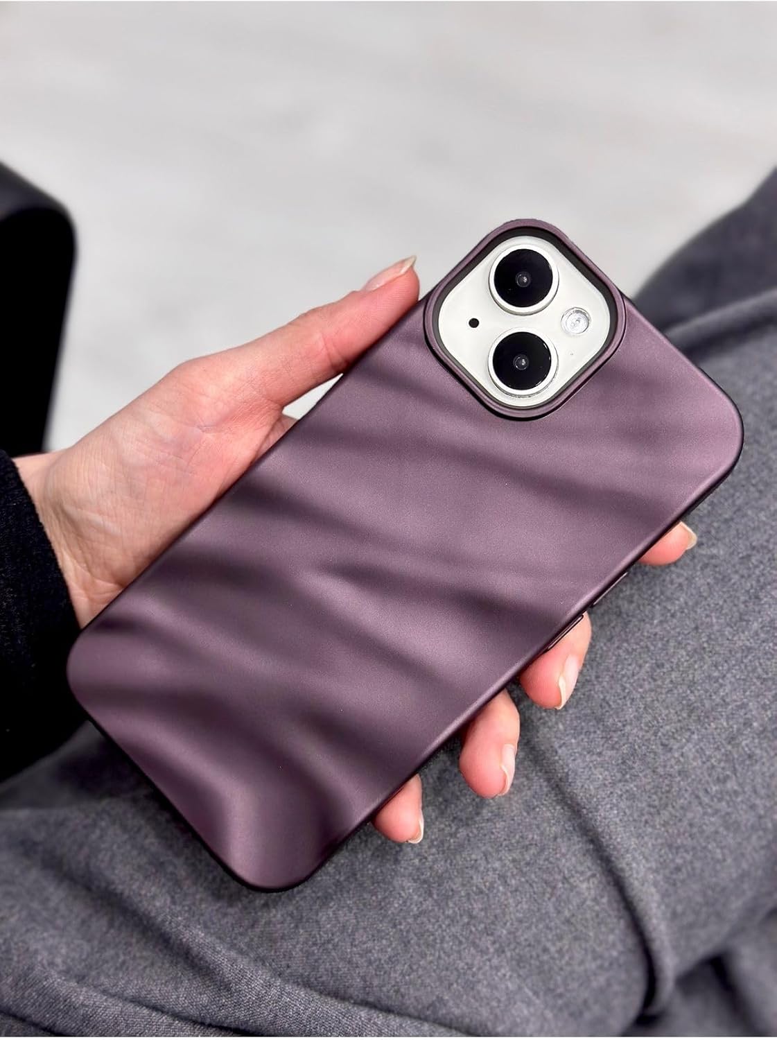 Iphone 13-14 Ve 15 ile Uyumlu 3d Wave Kabartma Mat Silikon Kılıf - Görsel 2