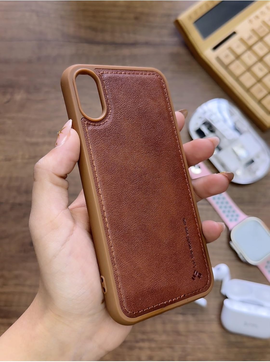Premium Deri Dokulu Darbelere Karşı Dayanıklı Nazal Silikon Kılıf Kahverengi İPhone X ile uyumlu