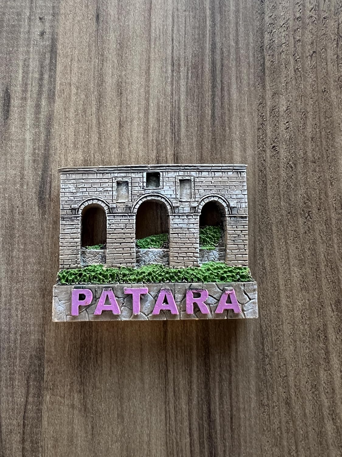 Patara Dekoratif Antik Taş Görünümlü Mıknatıs, El Yapımı, Yeşil Detaylı, Mor Yazılı, Duvar Süsü